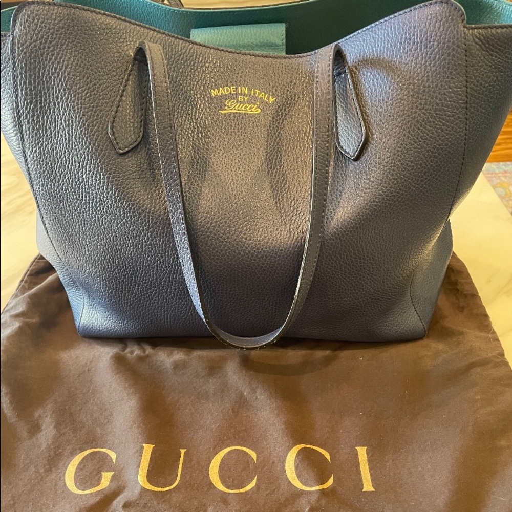 Gucci Swing Pebble leather tote